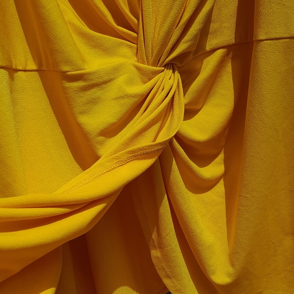 Torrid Bright Yellow V-Neck Spaghetti Straps Tank Top Blouse Womens 2X NWT - Picture 4 of 6